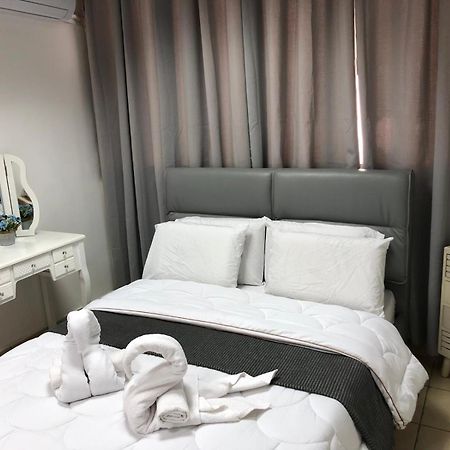 Sea Line Hotel From R&A Group Bat Yam Buitenkant foto