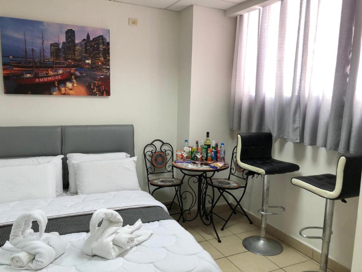 Sea Line Hotel From R&A Group Bat Yam Buitenkant foto