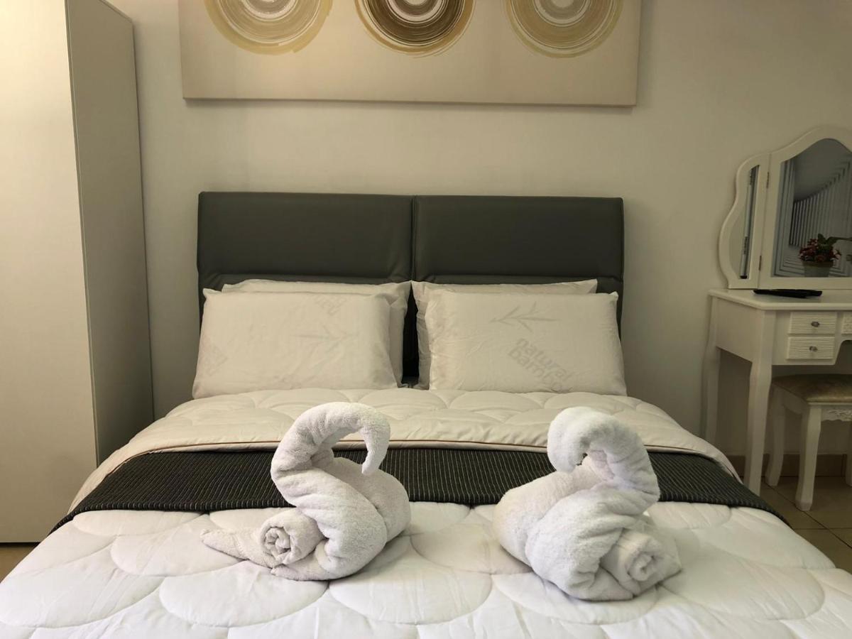 Sea Line Hotel From R&A Group Bat Yam Buitenkant foto