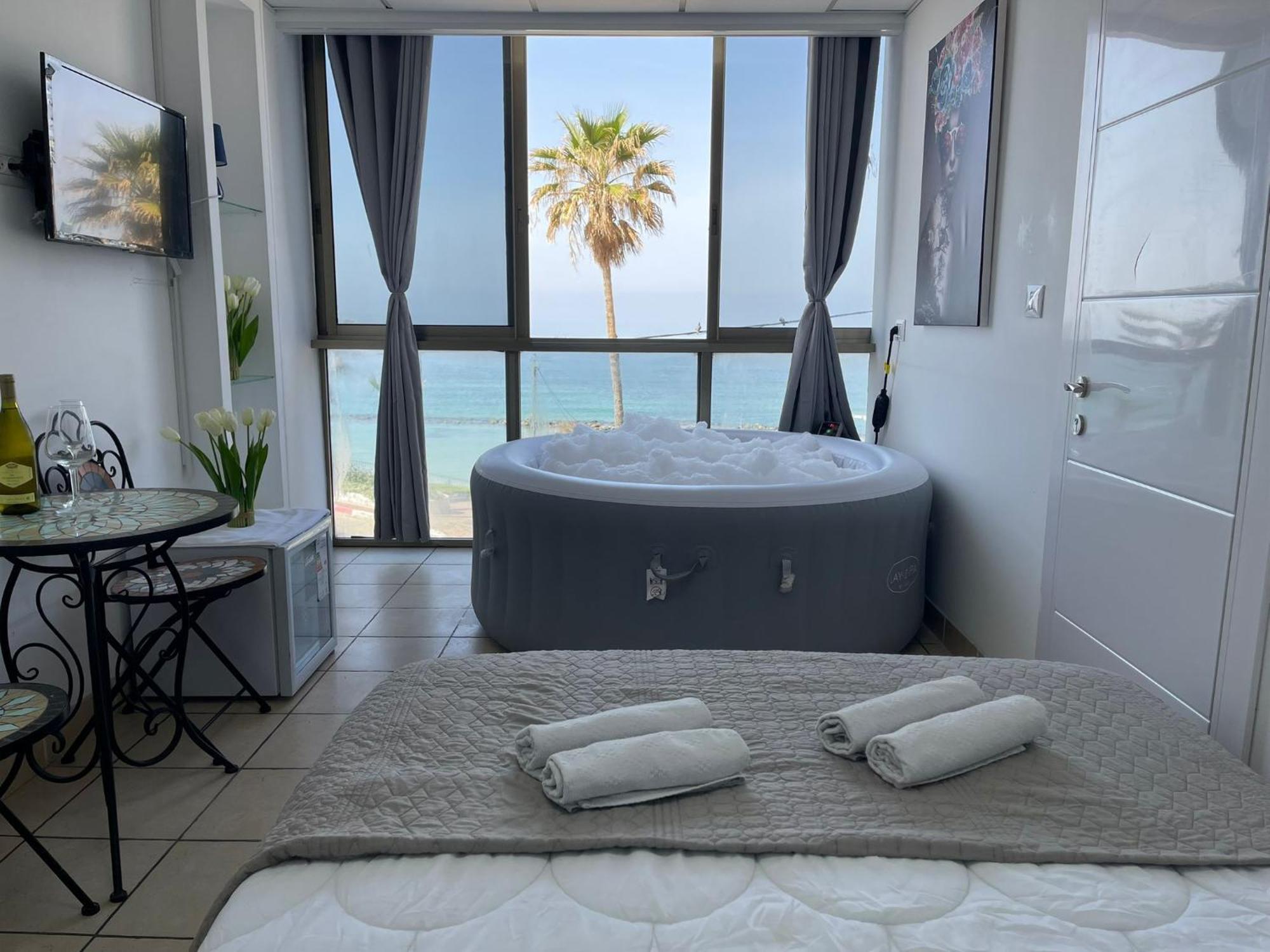 Sea Line Hotel From R&A Group Bat Yam Buitenkant foto